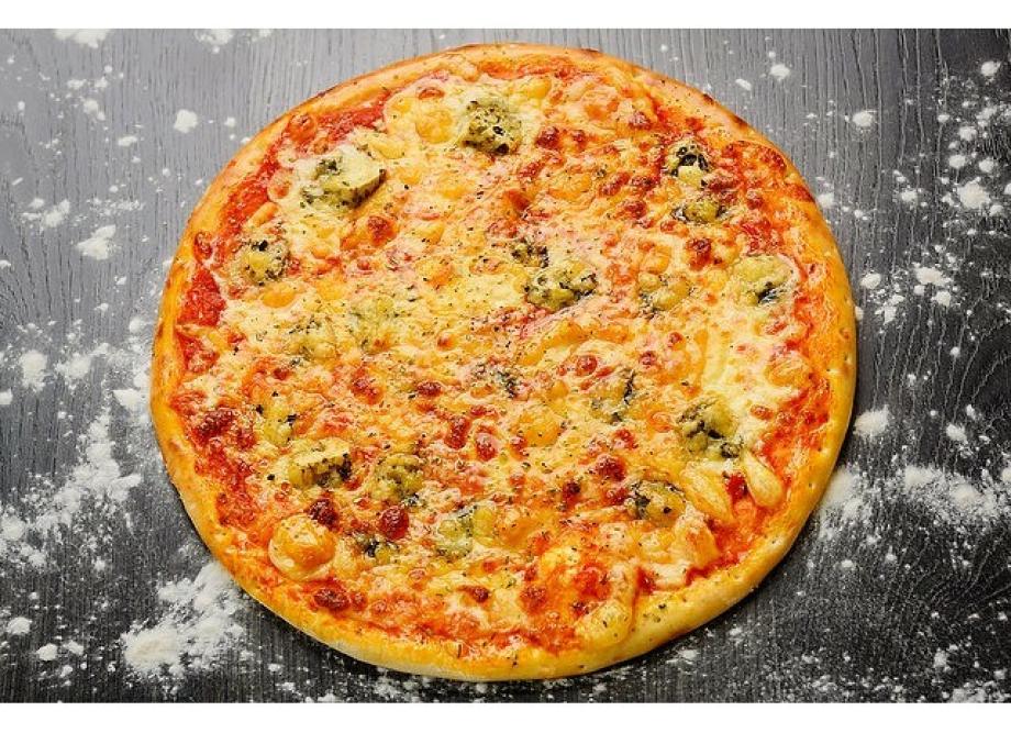 Пицца четыре сыра. 35 См пицца 4 сыра. Фрунзе пиццерия. Заказать пиццу четыре сыра на дом.