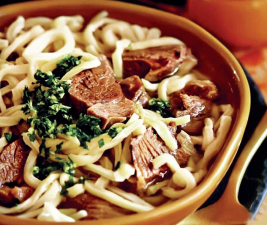 лагман уйгурский. баранина с лапшой. буглама из баранины суп. баранина с лапшой. уйгур лагман.